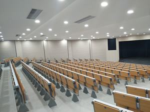 天河灵秀小学阶梯排椅图片